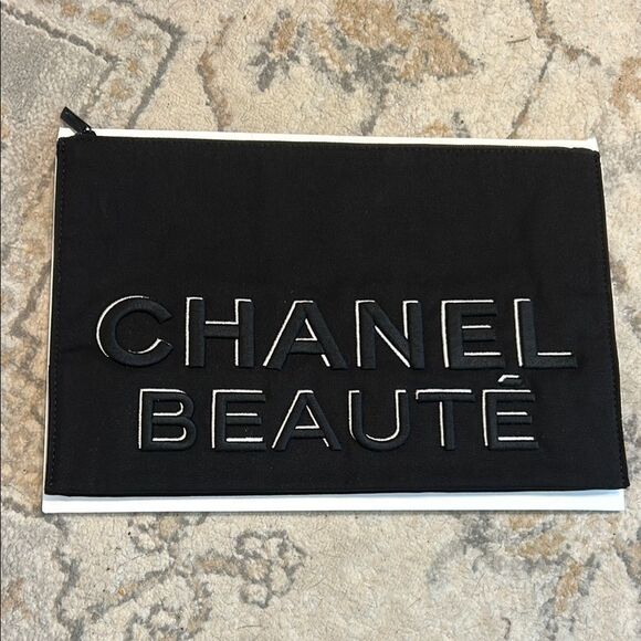 CHANEL Black and White Beauté Pouch - Picture 3 of 8